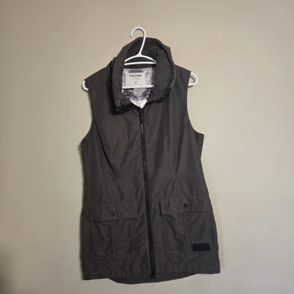 Volcom Women's Longhorn Insulated Black Sleeveless Snowboard Vest Winter Small - Picture 2 of 9